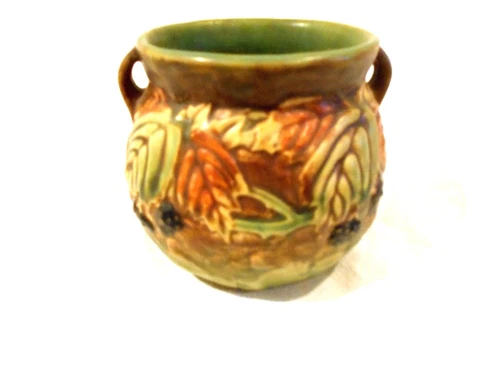 1933 Roseville Blackberry Vase 567-4