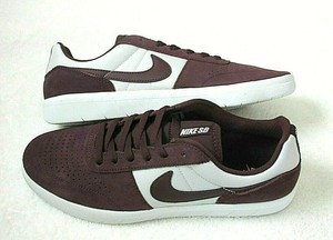 burgundy nike skate shoes