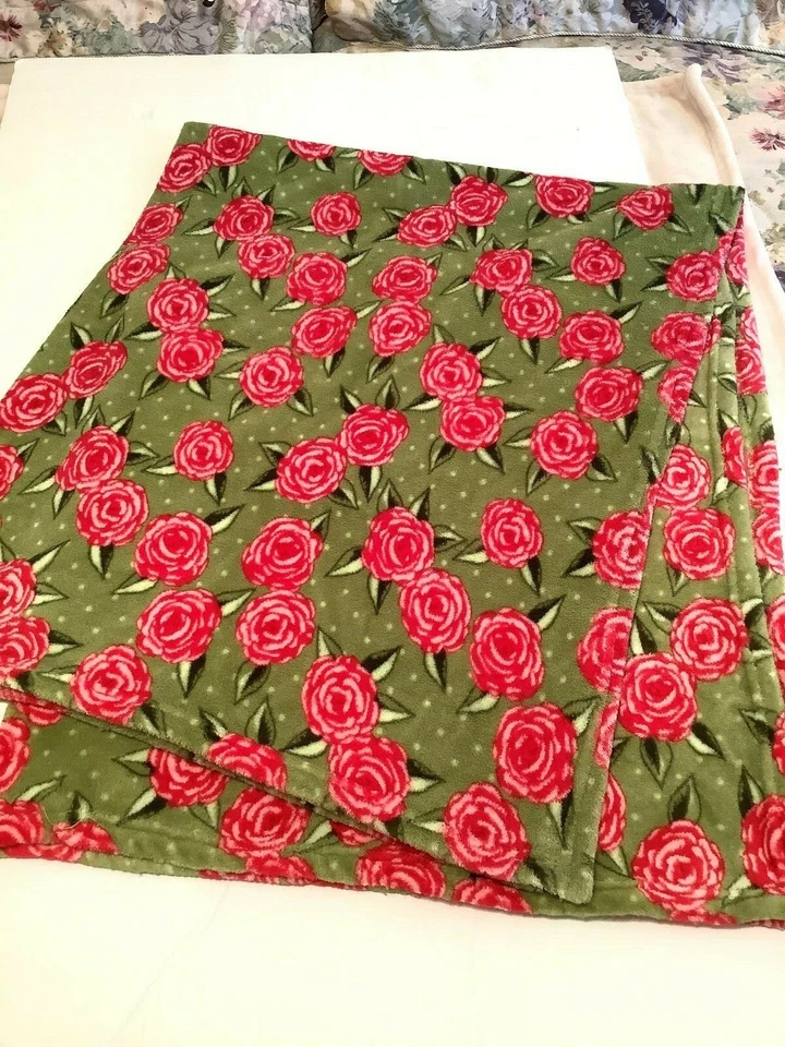 Manta de felpa suave verde con rosas rojas 47"x62" decoración del hogar Foto 4 de 4