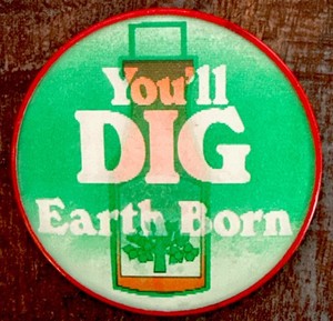 1970 EARTH BORN SHAMPOO VARI-VUE PINBACK BUTTON LENTICULAR RETRO ADVERTISING