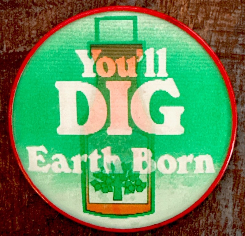 1970 EARTH BORN SHAMPOO VARI-VUE PINBACK BUTTON LENTICULAR RETRO ADVERTISING
