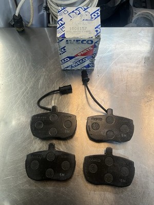 Genuine IVECO OEM Brake Pad Set   Part No 1906157   Front Axle Disc Brakes NOS