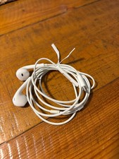 Apple EarPods Lightning Connector In Ear Canal A1748 MWTY3AMA
