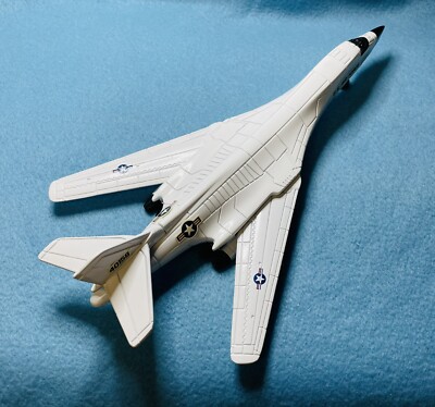 ERTL B-1 BOMBER USAF - No. 1169 -Swing Wing- NEW OLD STOCK - 1988