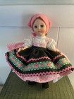 Muñeca vintage Madame Alexander Yugoslavia, caja original y etiqueta oscilante, restringida