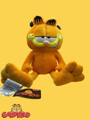 NWT  17in. Garfield Decorative Cuddle Pillow Official Franco Collectibles
