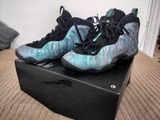 Nike Boy's Little Posite One PRM GS Black Aurora Green Sneakers Size 7Y EUC Box