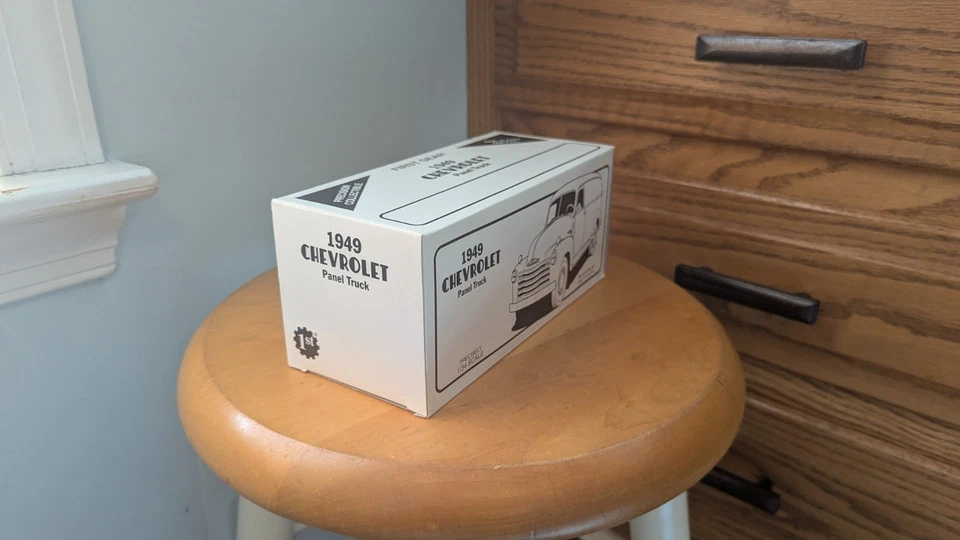 First Gear 1957 International R-200 Global Van Lines furgoneta de mudanza Foto 3 de 3