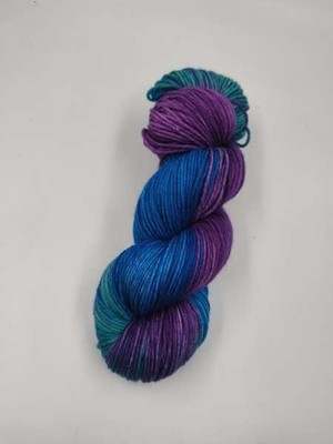 handgefärbte '' Die Softe '' Einöder Merino Socke 6 fach -100 g BAHAMABLAUES PURPL