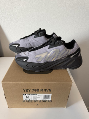 Yeezy Boost 700 MNVN  Geode 