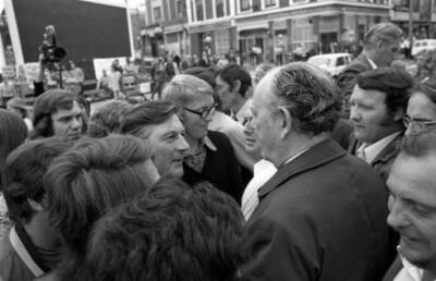 Vic Turner talks to Mr Tom Driberg , Labour MP for Barking, ou- 1972 Old Photo
