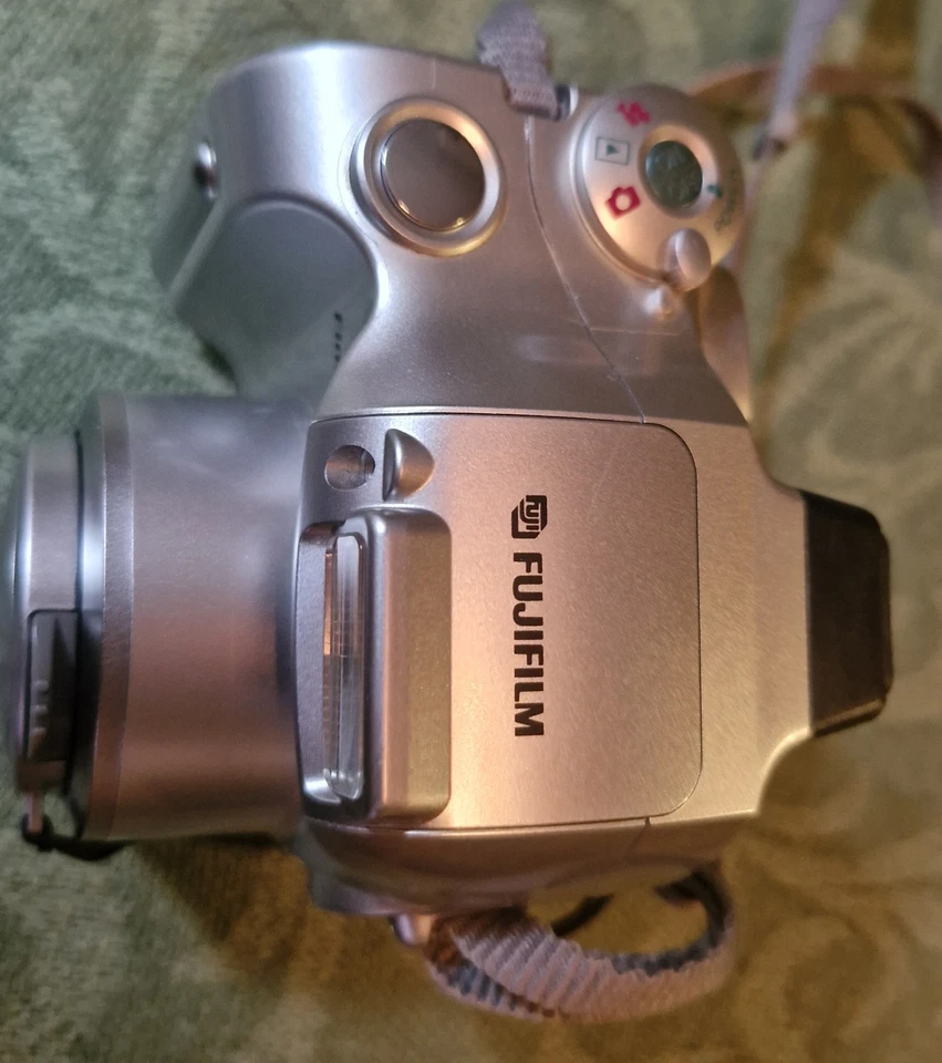 Vintage Silver Fijifilm FinePix 2800 Zoom Digital Bridge Camera c.2000s, photo 4 of 5