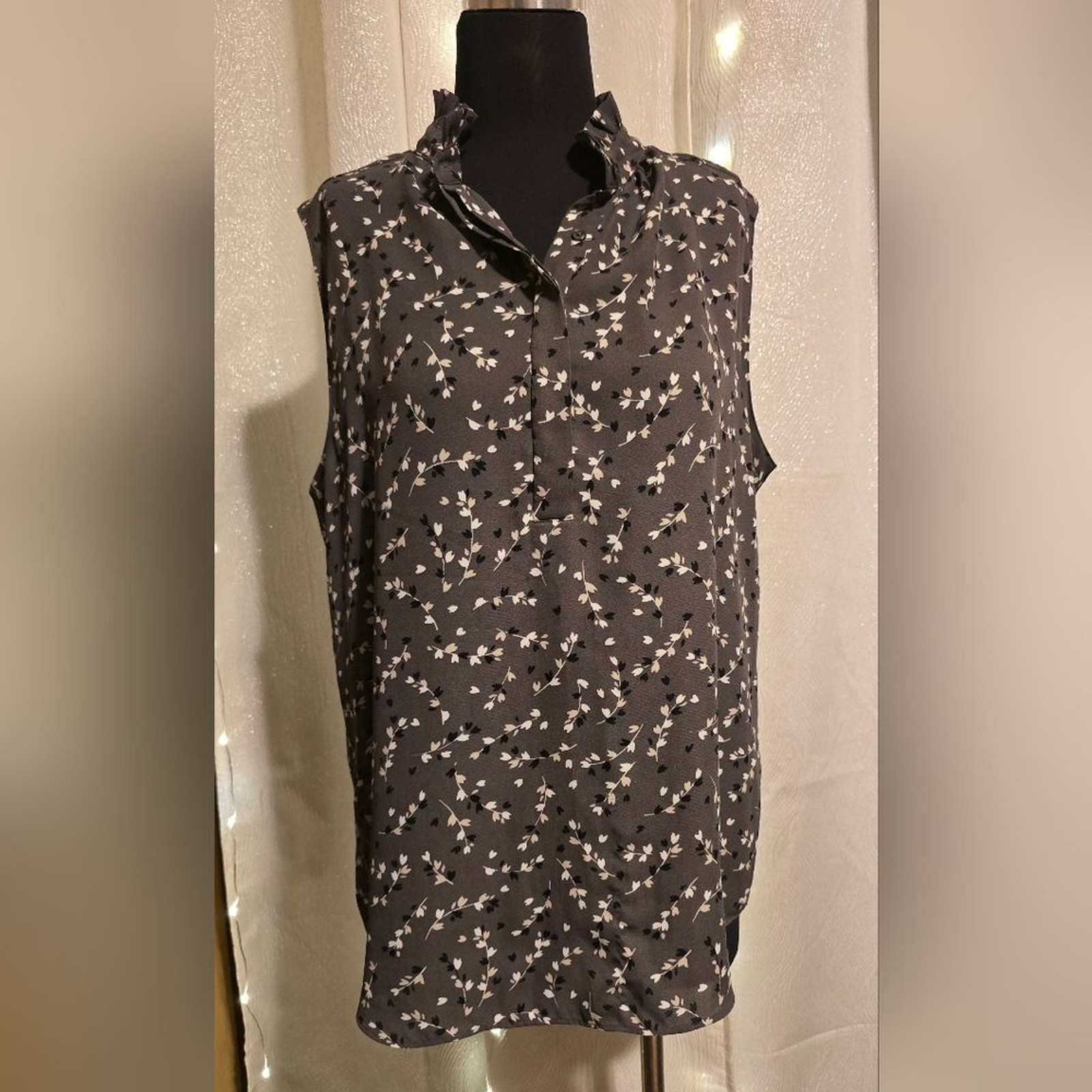 Ann Taylor Factory Black and White Sleeveless Blouse