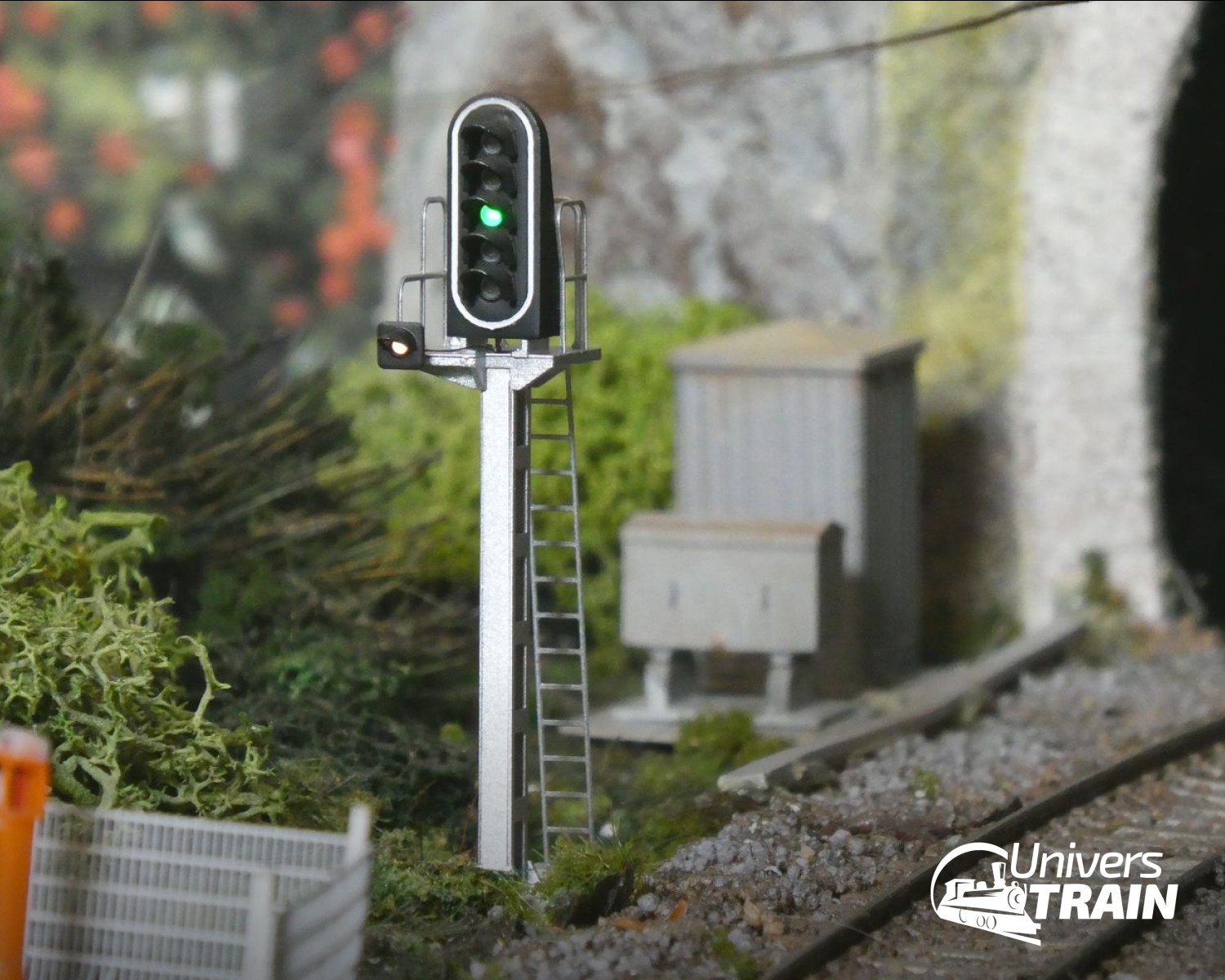 Signal SNCF type C 6 feux MAFEN 913206 pour décor de gare ferroviaire