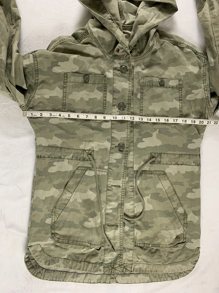 Chaqueta American Eagle con capucha verde camuflaje militar para mujer XS Foto 3 de 4
