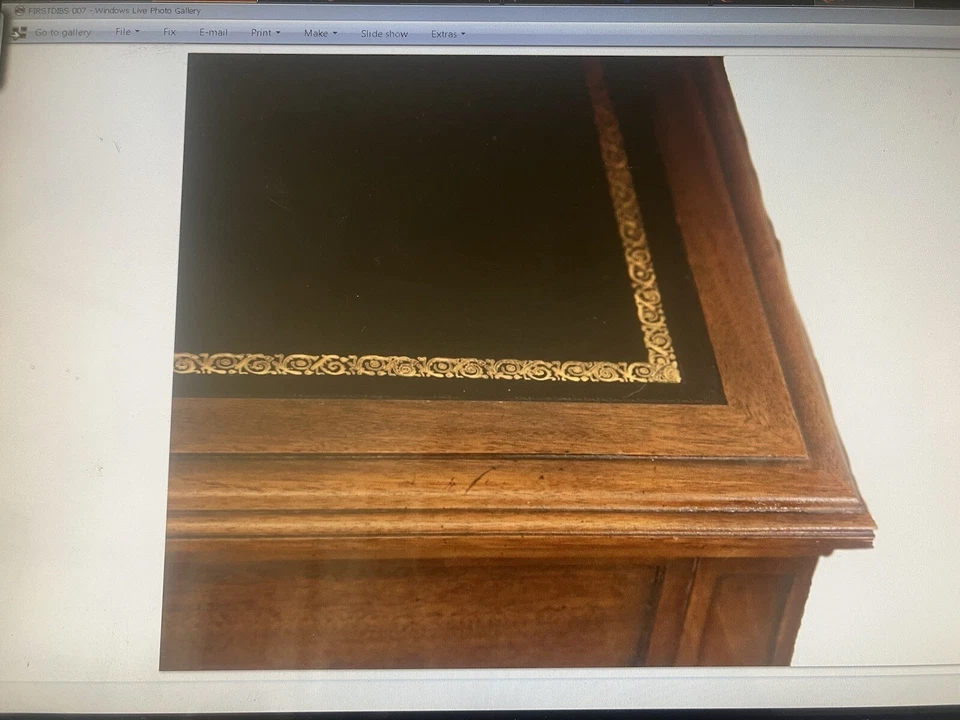 Escritorio antiguo John Widdicomb Company Partner, todo de madera, tapa con incrustaciones de cuero. Foto 3 de 4