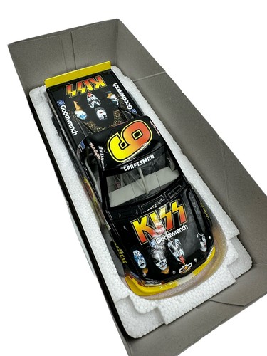 🔥 2004 ACTION MATT CRAFTON #6 GOODWRENCH/KISS 2004 CHEVY TRUCK 1:24 NASCAR LTD - Picture 5 of 11