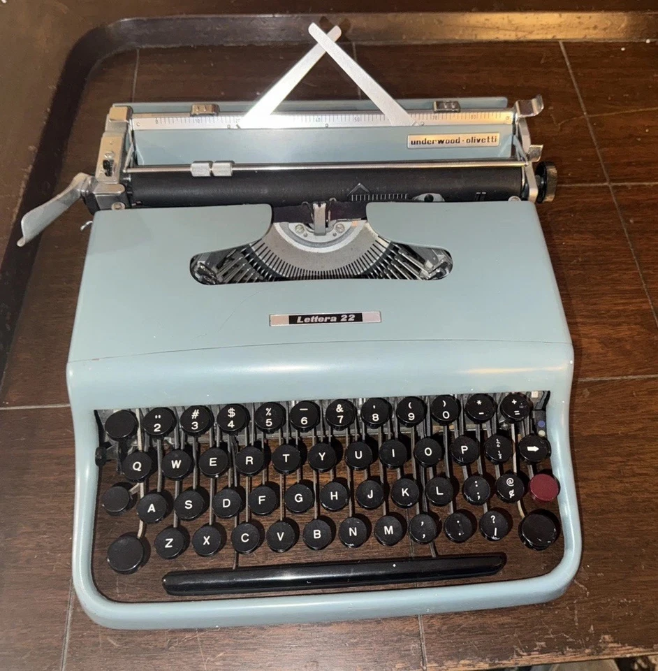 **状况良好!** 淡蓝色 OLIVETTI LETERRA 22 无盒 — 第 3/4 张图片