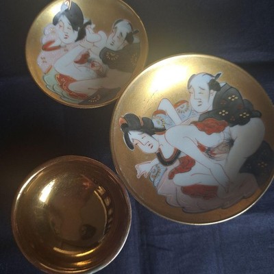 Shunga 3-piece set of sake cups, gold color, mid-Edo period