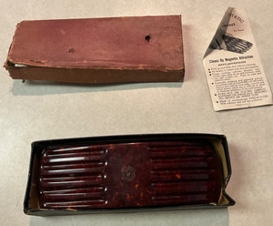 VINTAGE BAKELITE ELECTRO STATIC CLEANER WITH ORIGINAL BOX LIFETIME MODEL