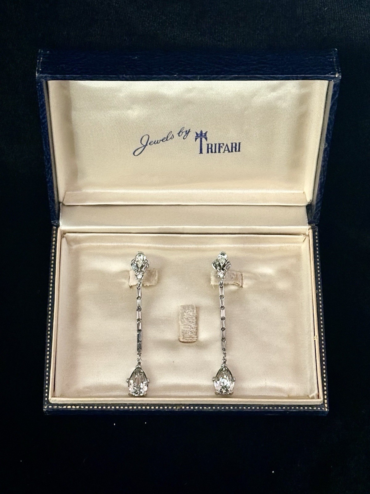 TRIFARI “String Bean” Drop Dangle Earrings Rhodiu… - image 2