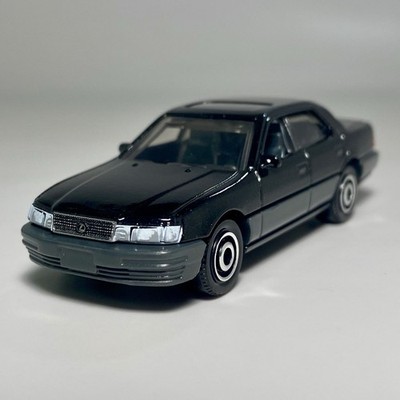 Matchbox 1994 Lexus LS 400 1:64 Scale Diecast Diorama Model Car