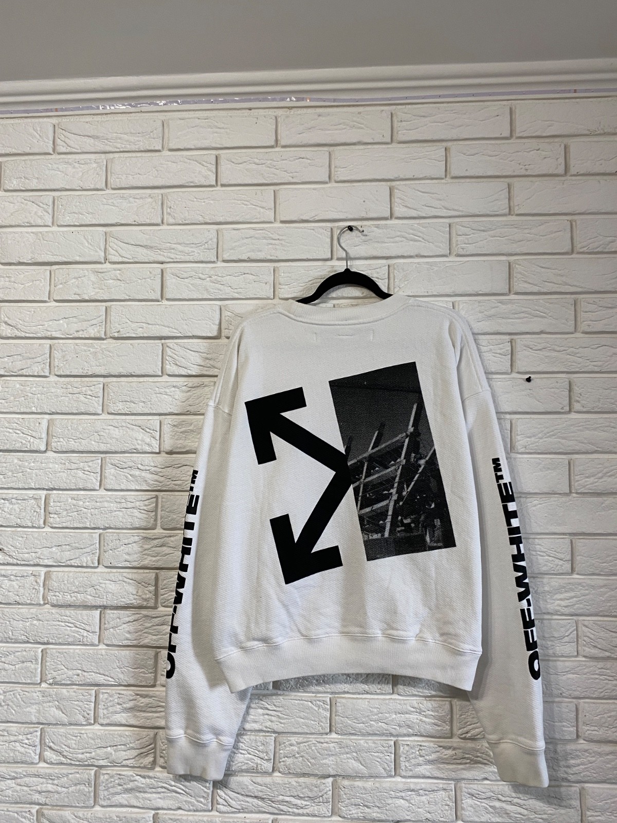 Off-White Split Halftone Arrows Oversized Crew Sw… - image 6