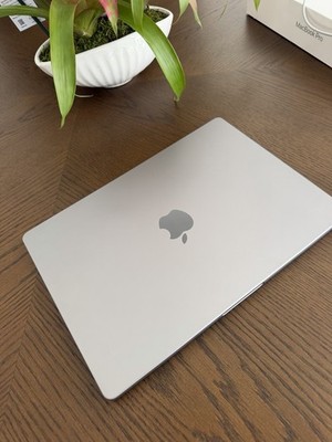 MacBook Pro 14  M3 512GB SSD 8GB RAM Space Gray 99% Battery, Excellent Condition