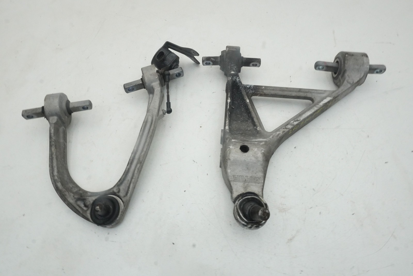 Ferrari California 2010 FRONT+LEFT Control arm P/N 262525