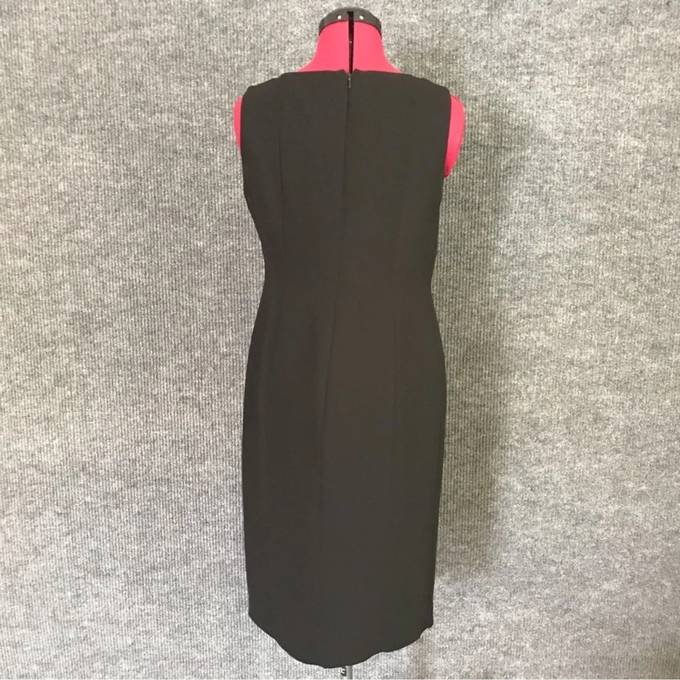 Vestido Evan Picone para mujer 4 negro escote asimétrico sin mangas dobladillo abertura lateral Foto 4 de 4