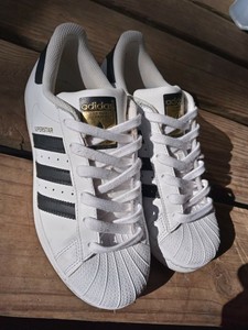 adidas superstar black size 4