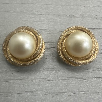 Vintage Ciner Clip On  Pearl Earring