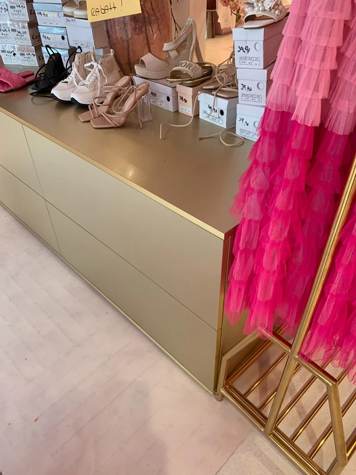 Truhe Gold mit 4 Schubladen, (B/T/H) 2000x800x750 - Bild 2 von 3