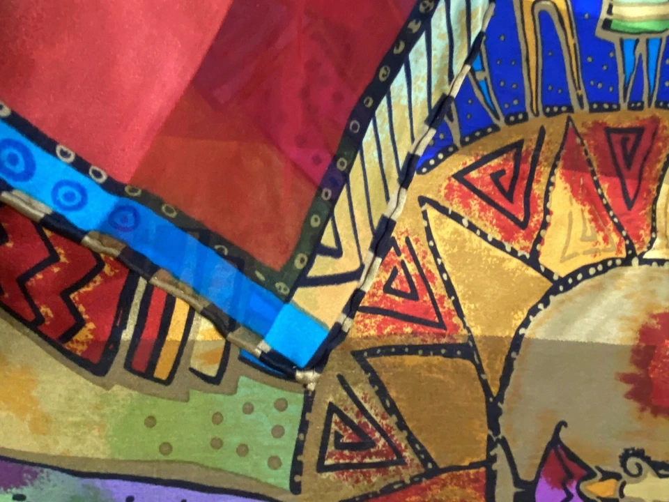 "Bufanda de seda cuadrada Harmony Under The Sun firmada por Laurel Burch cuadrada de 20""" Foto 3 de 4