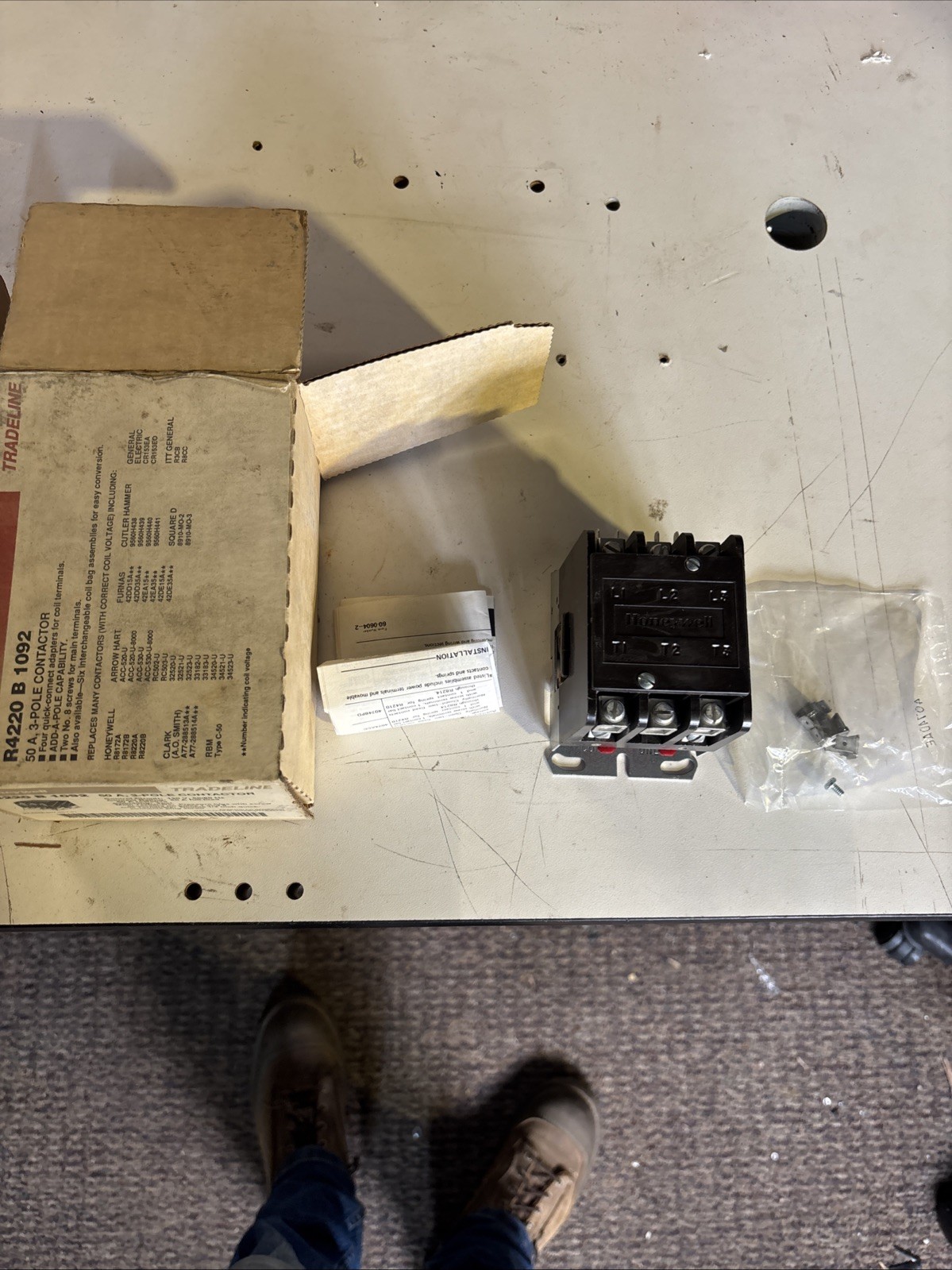 Honeywell R4220B1092 3 Pole 50 Amp Contactor