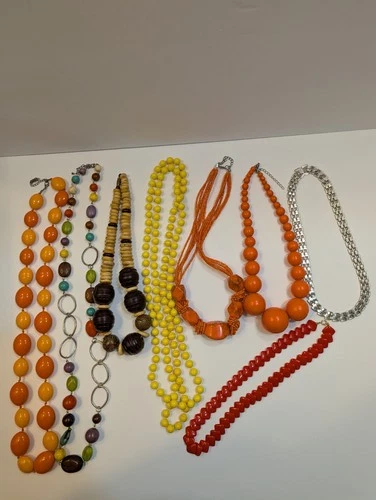 VINTAGE TO NOW FASHION/ COSTUME JEWELRY NECKLACE LOT, ASSORTED TYPES & MATERIALS