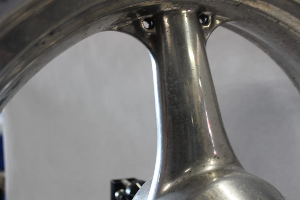 RUEDA DELANTERA 17X3,5 PULIDA 41073-1625 1999 KAWASAKI NINJA ZX-9R Foto 3 de 4