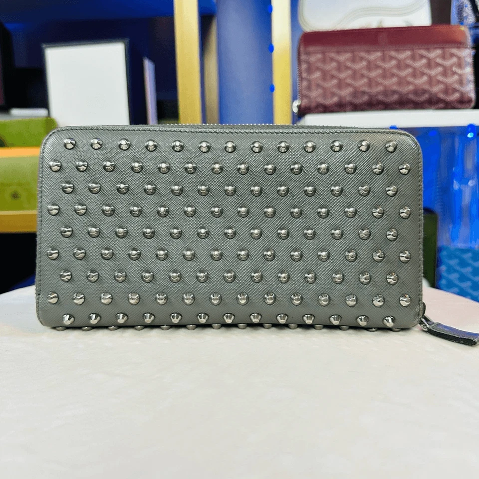Cartera organizadora grande de cuero gris tachonado rara Prada con cremallera alrededor Foto 3 de 4