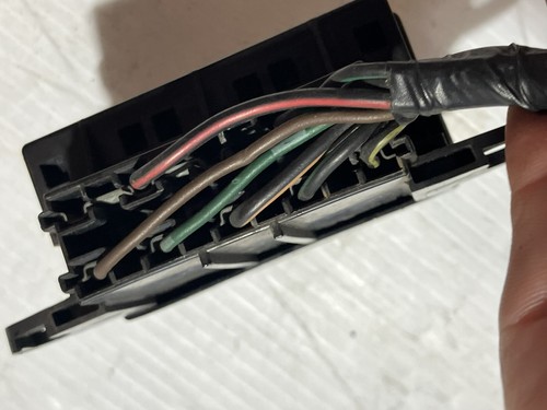 1997 Suzuki GSXR 750 Fuse Box Plug (OEM) - Picture 7 of 17