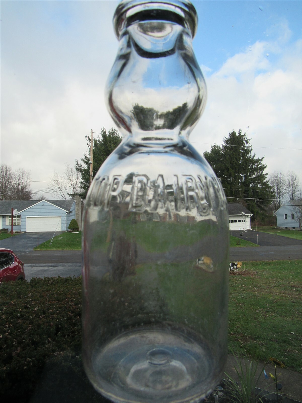 TREQCT Milk Bottle Utica Cream Top Inc Dairy Utica NY ONEIDA CO 1926