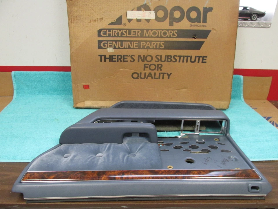 1989-93 CHRYSLER NEW YORKER 4 DOOR RH REAR INTERIOR DOOR PANEL NOS MOPAR 217 - Image 4 of 4