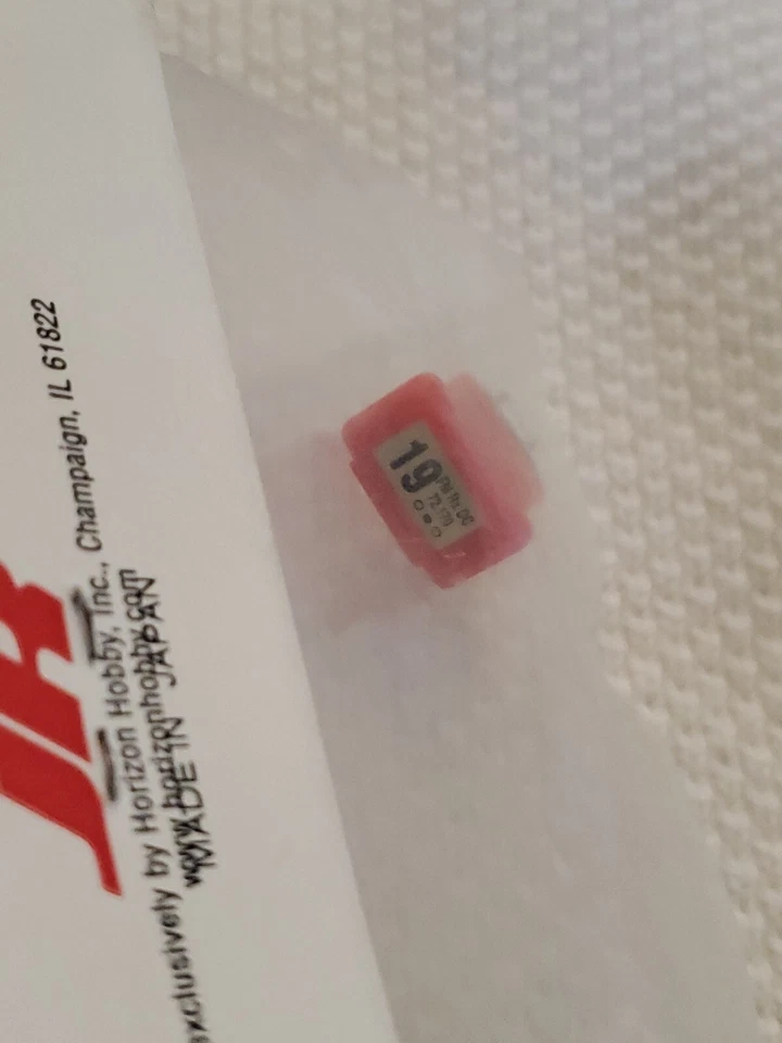 Vintage RC JR  FM/PCM DUAL CONVERSION CRYSTAL JRPXDR19 Channel  72.170mhz  - Image 3 of 3