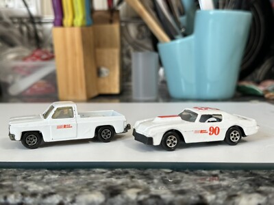 Ertl Hardee's Road Runner Chevy Fleetside Pickup Truck & Camaro 90