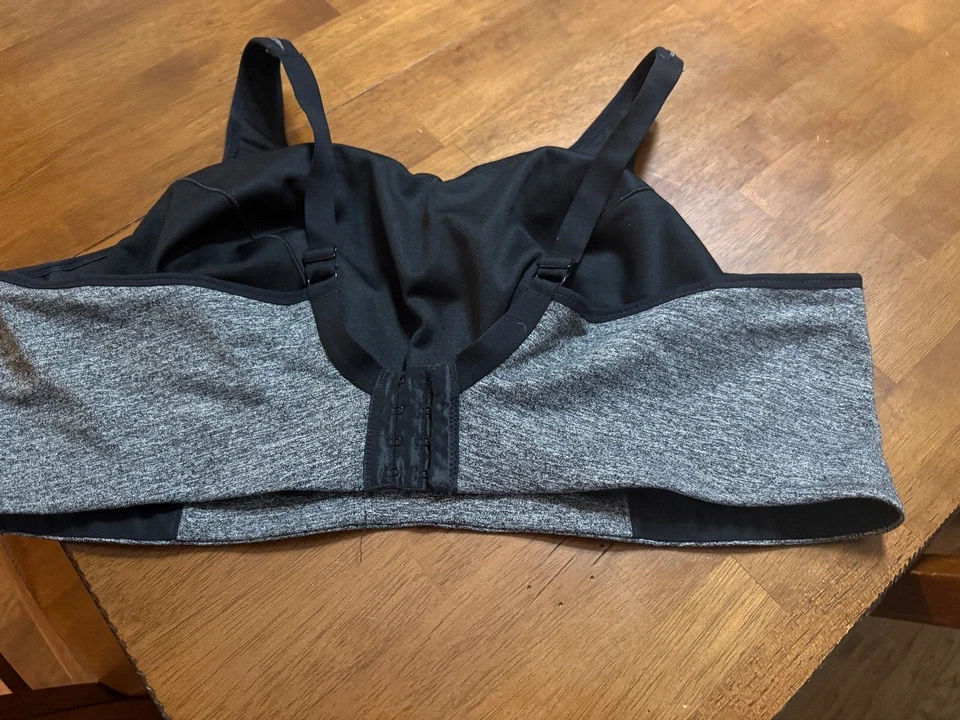 Sujetador deportivo gris figura completa Goddess copa suave para mujer talla 46G ¡Excelente estado! Foto 2 de 4