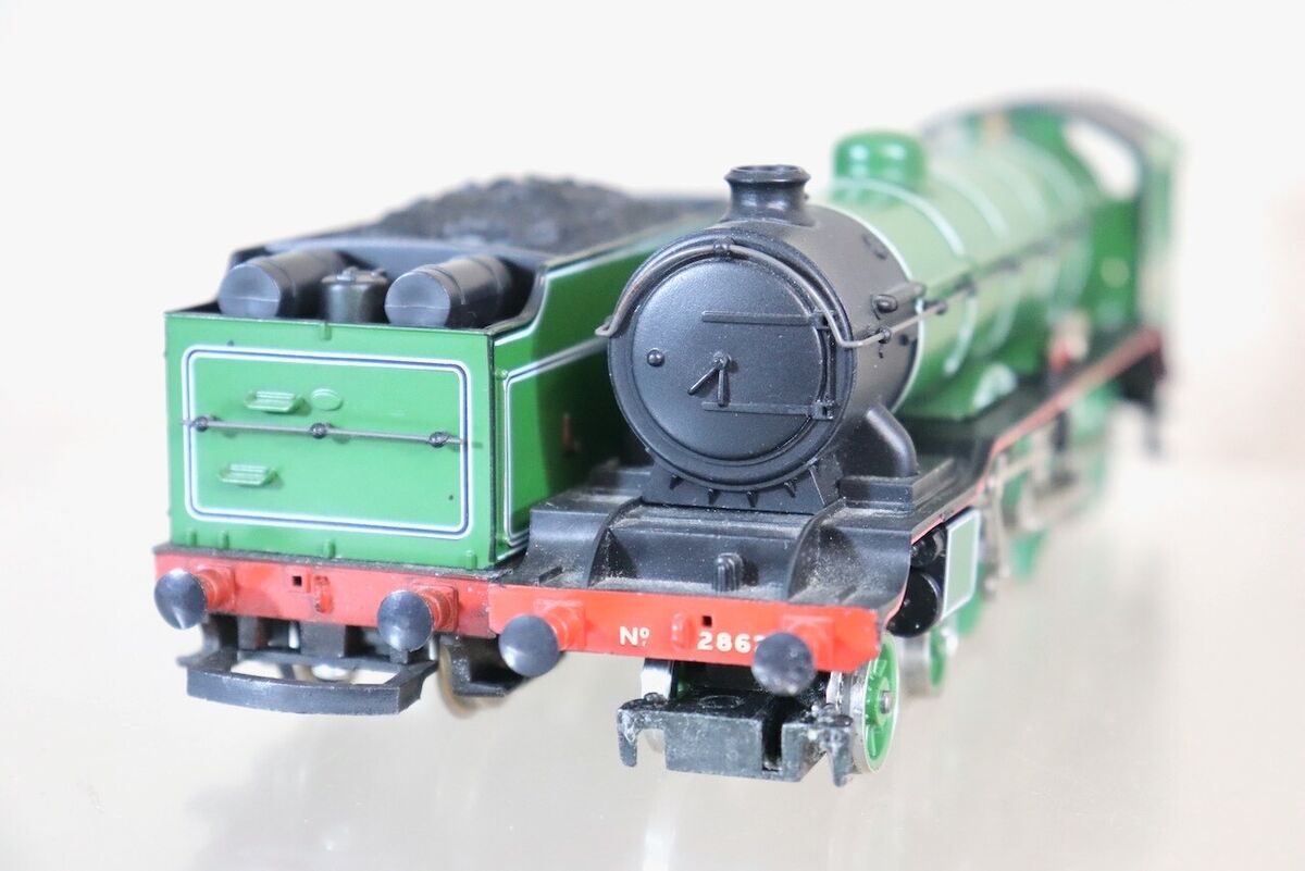 HORNBY R2017 MANCHESTER UNITED TRAIN PACK LNER 4-6-0 B17 HORNBY R2017 MANCHESTER UNITED TRAIN PACK LNER 4-6-0 B17