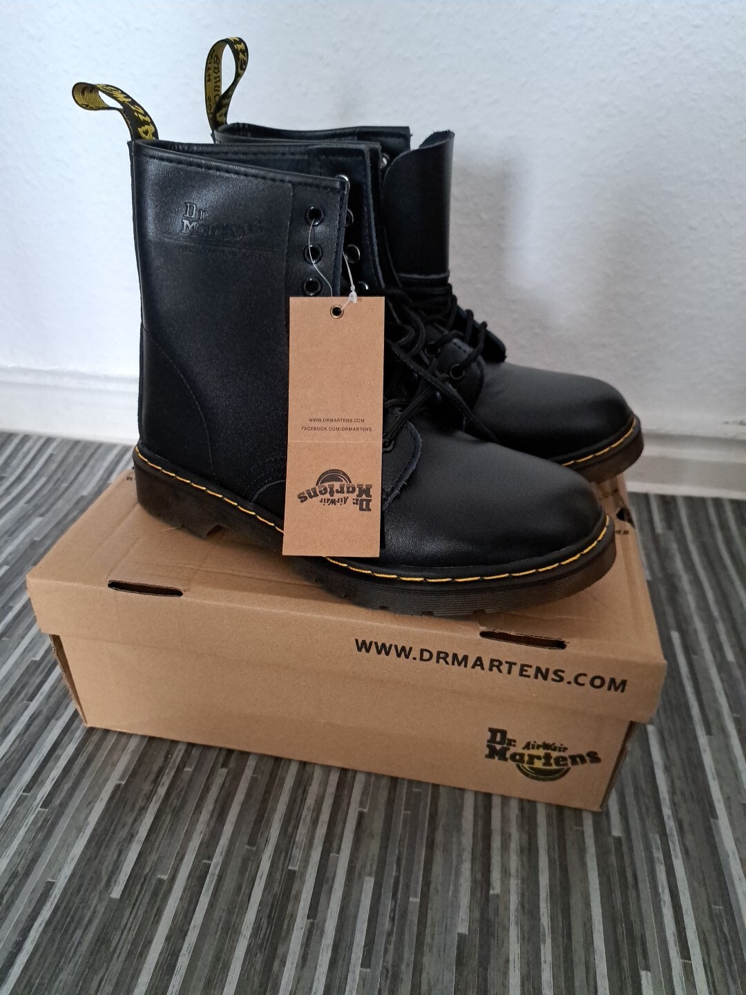 NEUE Dr. Martens 1460 Leder Boots Schwarz Gr. 41 fallen