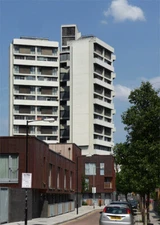 PHOTO  LONDON KEELING HOUSE CLAREDALE STREET BY DENYS LASDUN OF FRY DREW DRAKE &