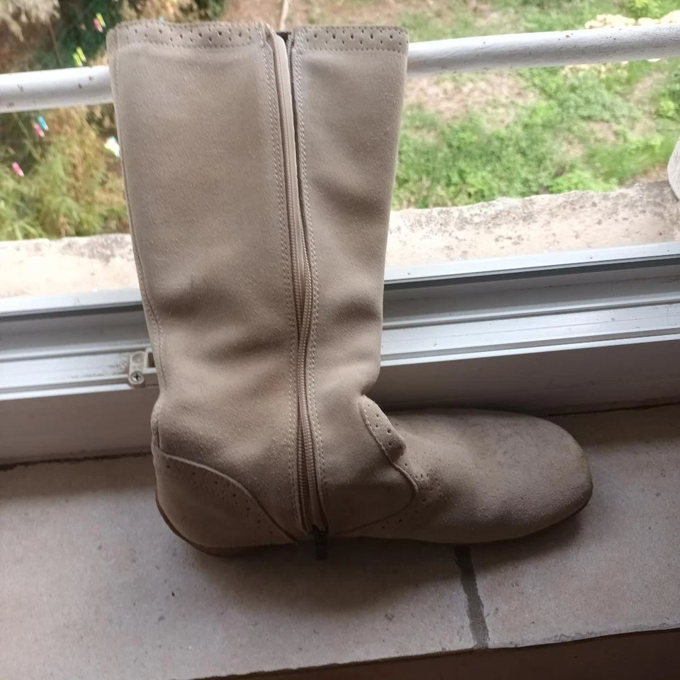 bottes en daim beige état neuf - Photo 1/4