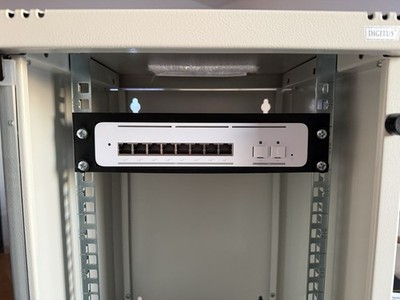 10'' Rackmount Panel für UniFi Switch Pro XG 8 PoE | PETG Halterung | 19'' Variant