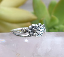 Flower Ring, Floral ring, daisy ring, y2k ring, silver ring, flower child ring